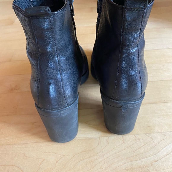 Vegabond Grace Chelsea Bootie - Picture 5 of 10